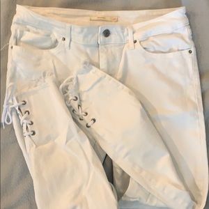 Levi’s cropped white jeans with ankle ties
